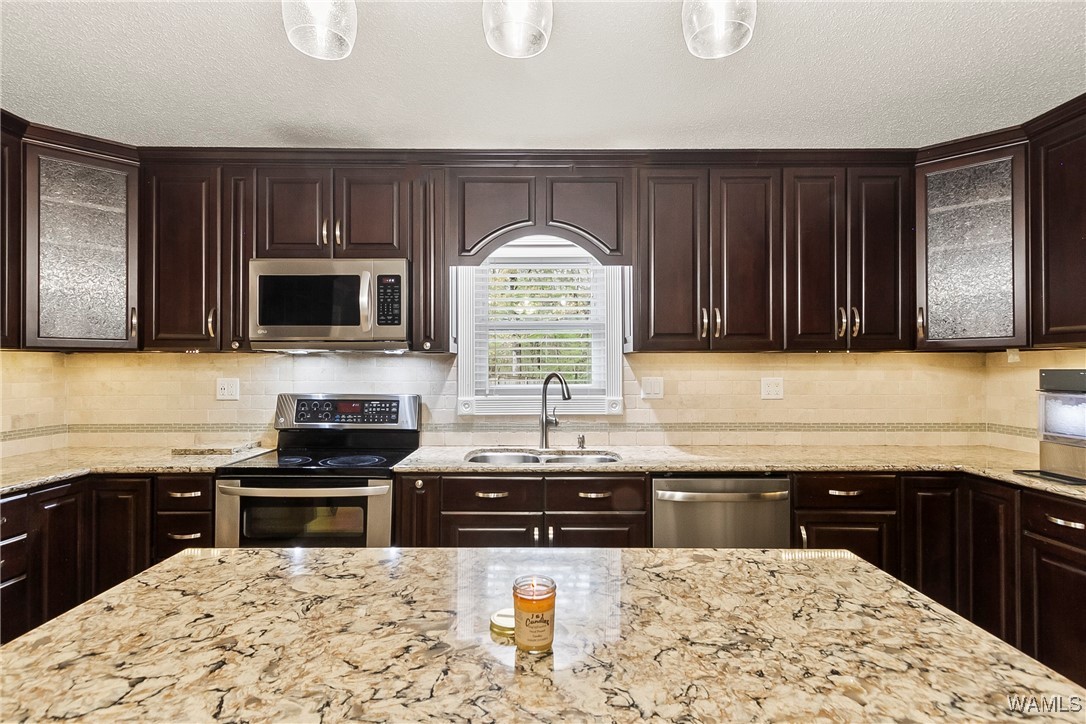 12590 Woodcrest Drive, North Port, Alabama image 13