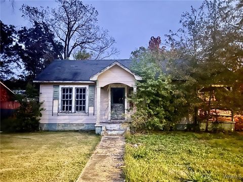 Homes For Sale - 302 14th Street<br/> Fayette, AL 35555