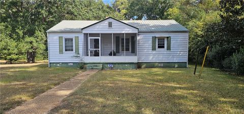 Homes For Sale - 422 College Park<br/> Greensboro, AL 36744
