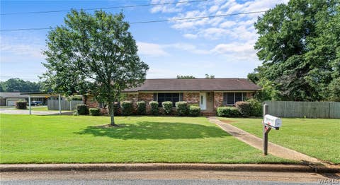 Homes For Sale - 21 Crestline Drive<br/> Tuscaloosa, AL 35405