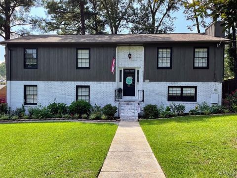 Homes For Sale - 5302 Lakehurst Drive<br/> North Port, AL 35473