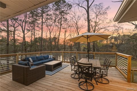 Homes For Sale - 4504 Twin Lake Court<br/> North Port, AL 35473