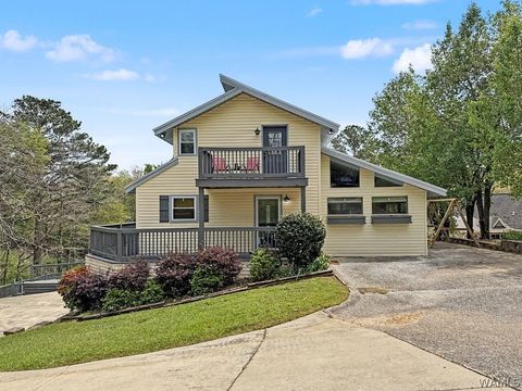 Homes For Sale - 15550 Beacon Point Drive<br/> North Port, AL 35475