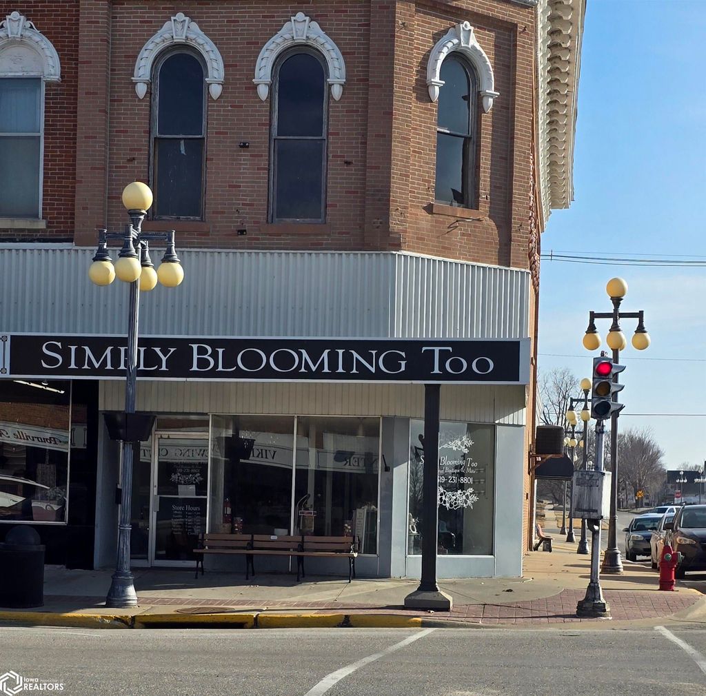 Photo of 122 W 4th Street, Vinton, IA 52349 (MLS # 6337517)