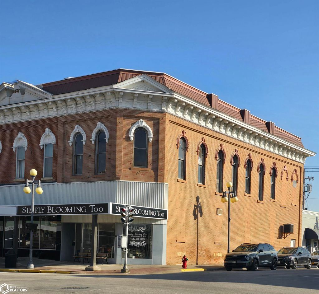 Photo of 122 W 4th Street, Vinton, IA 52349 (MLS # 6337517)