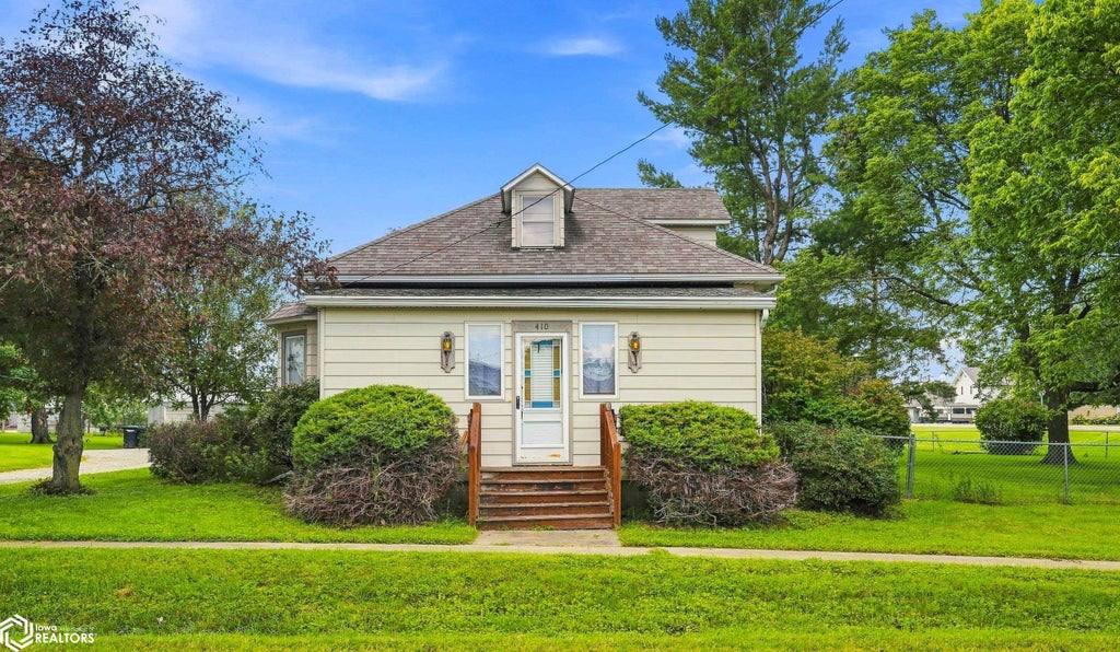 Photo of 410 N Washington Street, Wayland, IA 52654 (MLS # 6341892)