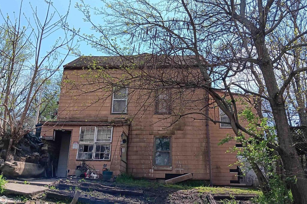 Photo of 617 N 5Th Street, Ottumwa, IA 52501 (MLS # 6337482)