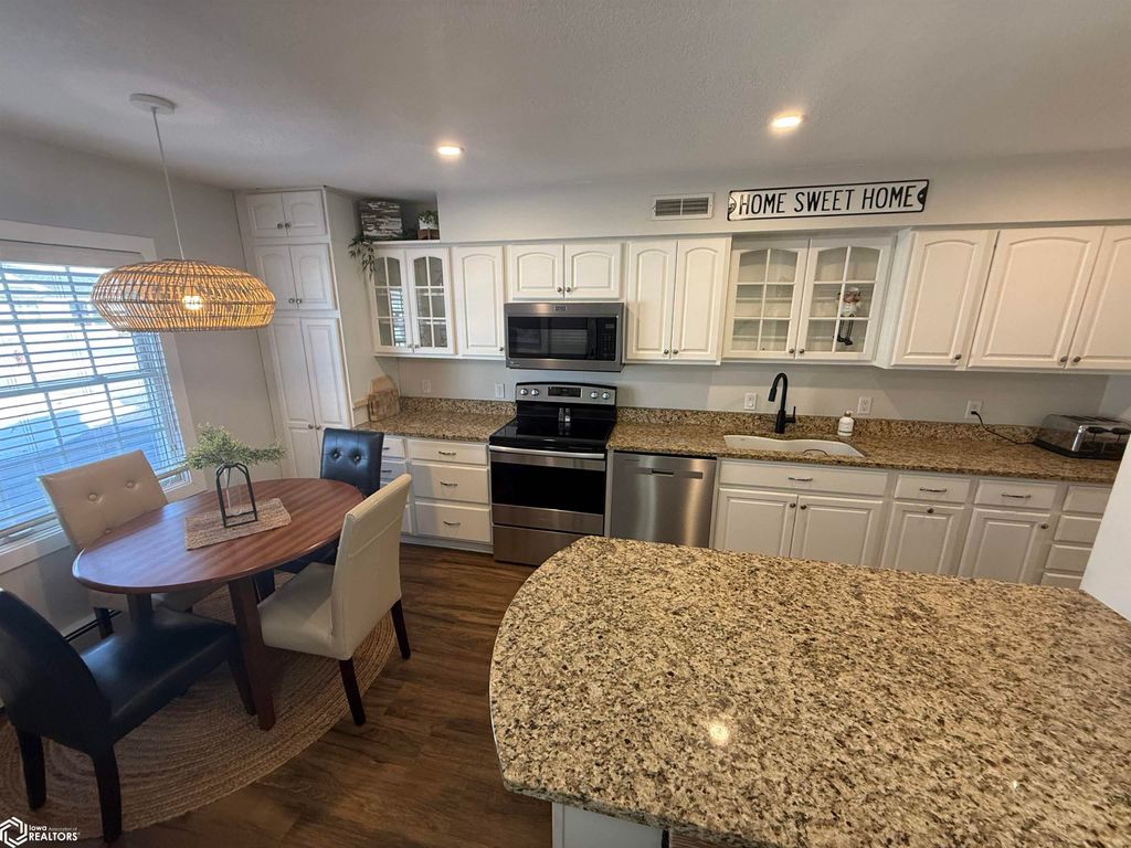 Photo of 11 Sunset View Drive, Clear Lake, IA 50428 (MLS # 6335577)