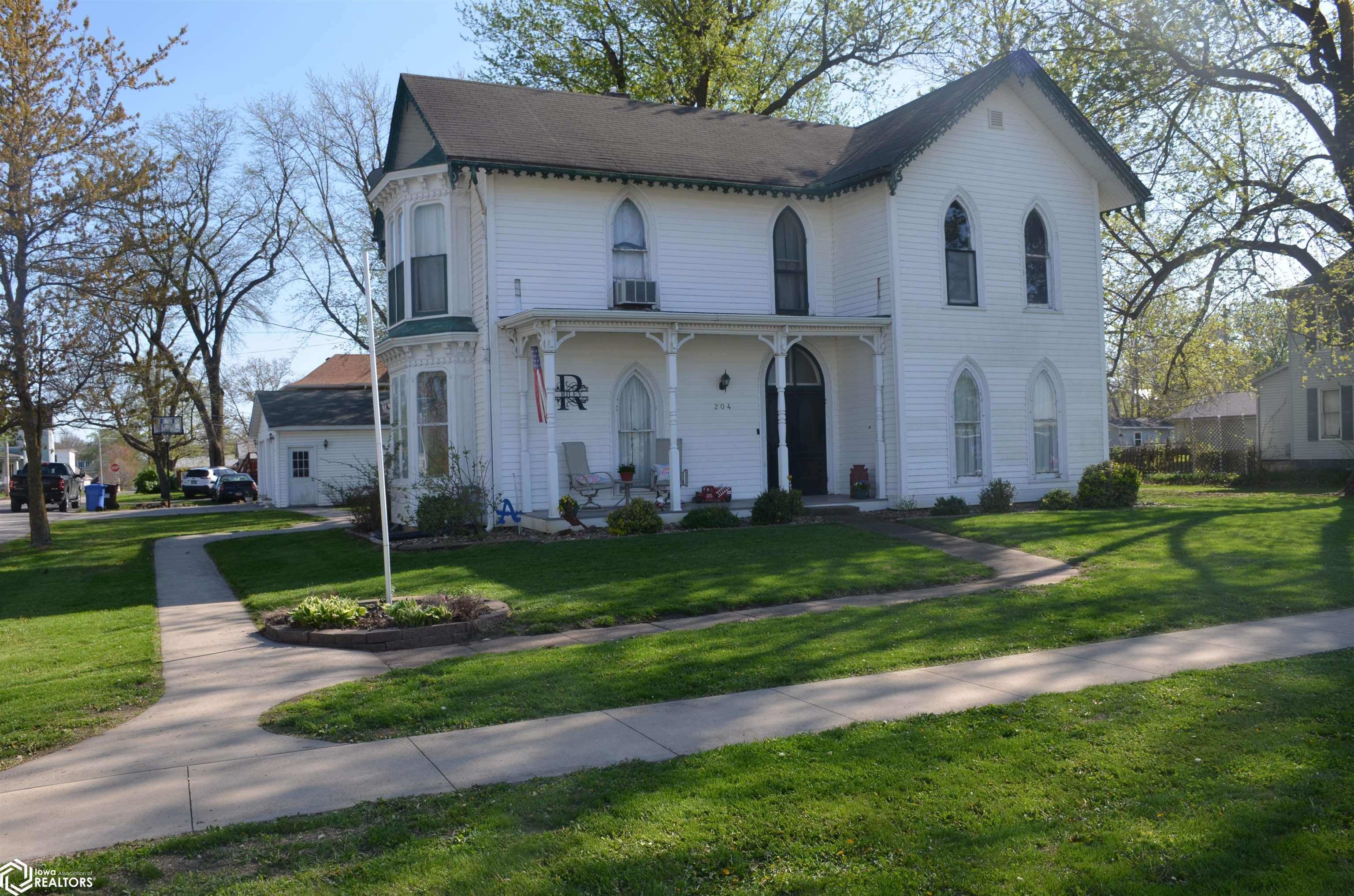 204 B Avenue W