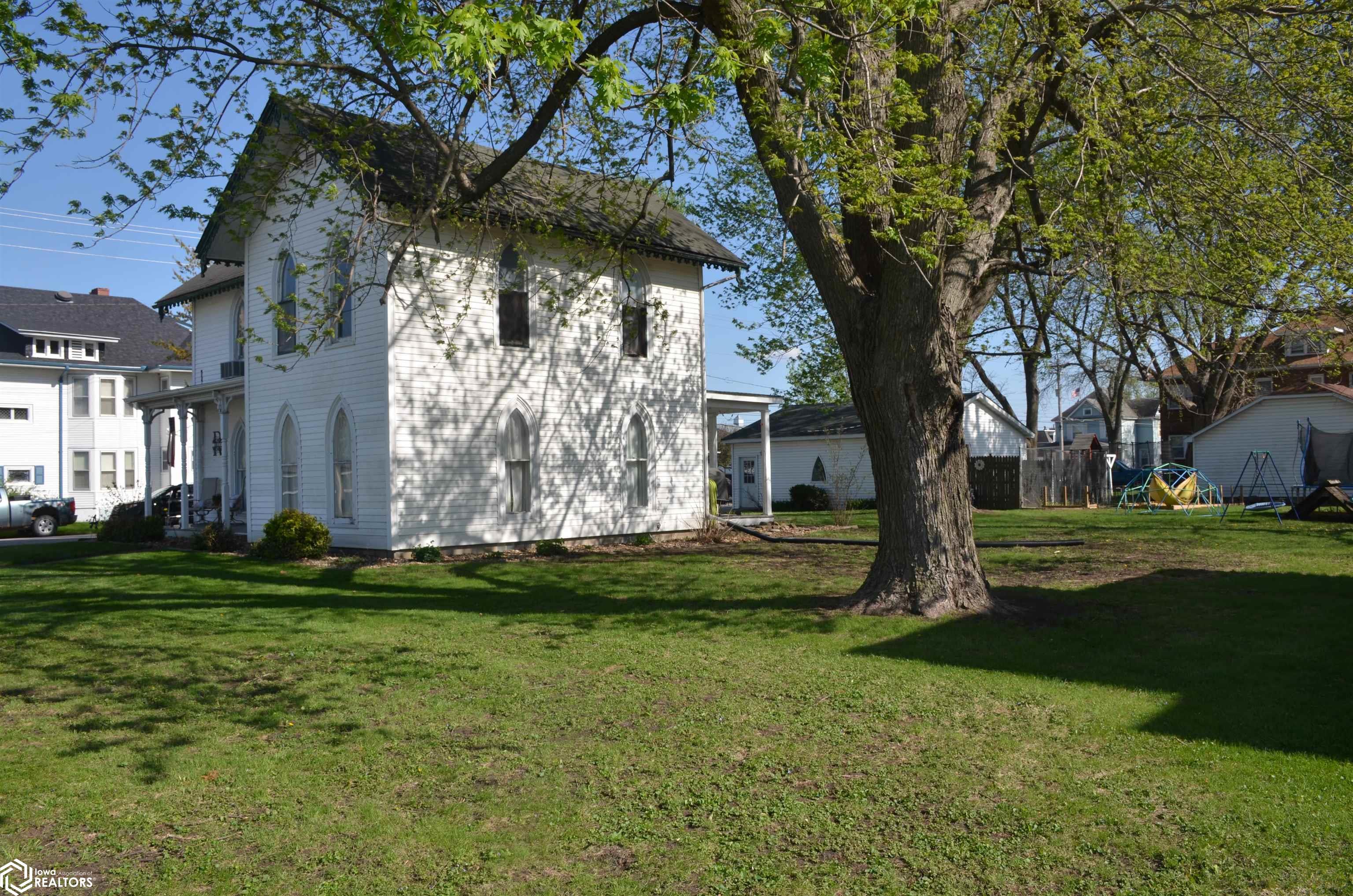 204 B Avenue W