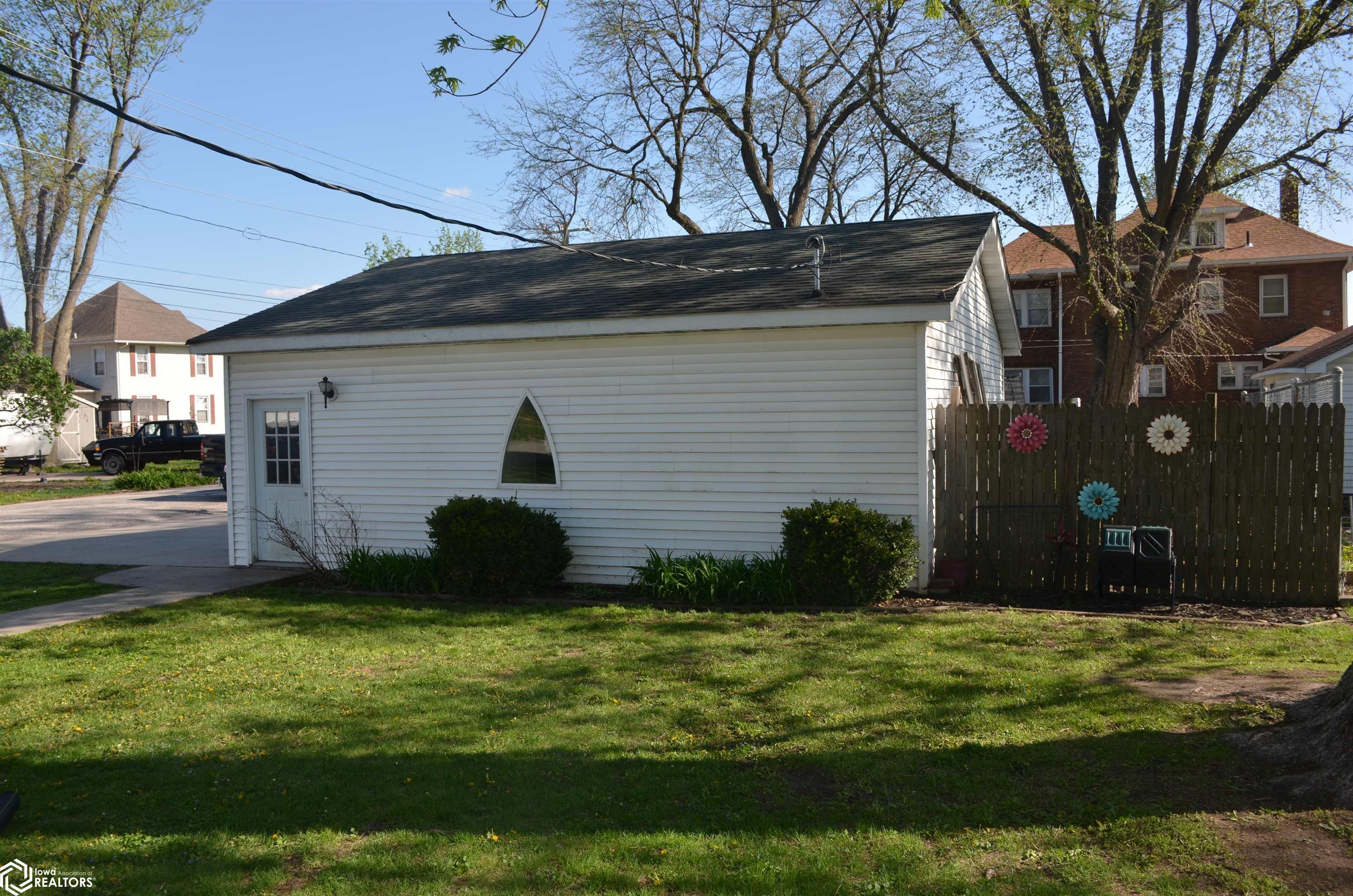 204 B Avenue W