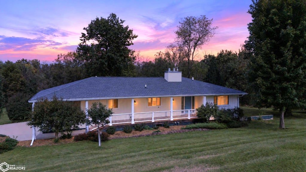 Photo of 1506 Clinton Street, Marshalltown, IA 50158 (MLS # 6343417)