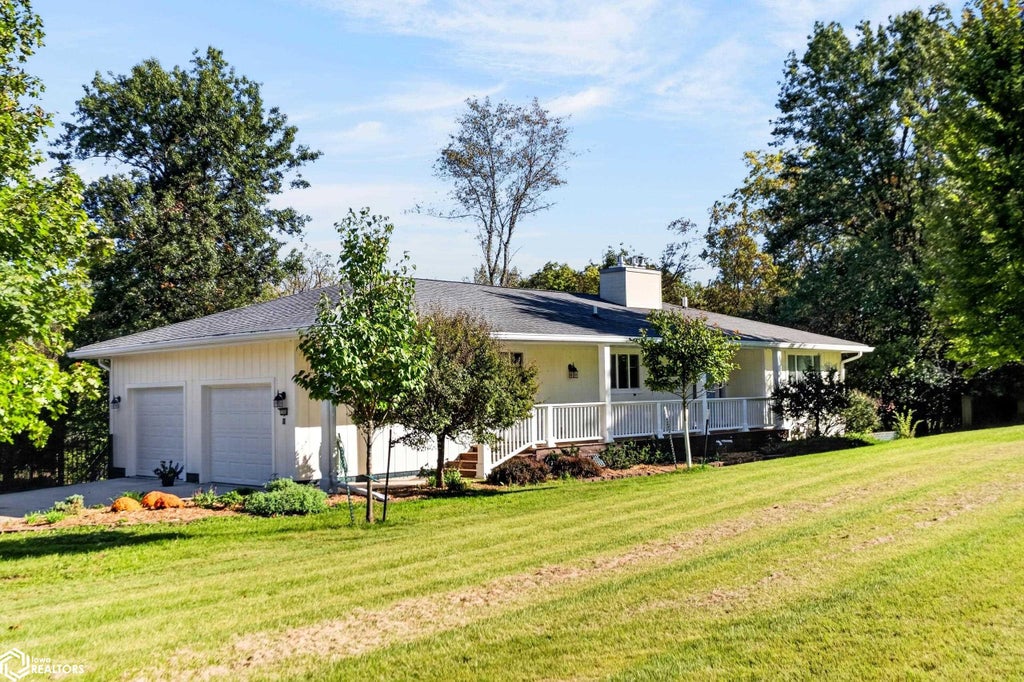 Photo of 1506 Clinton Street, Marshalltown, IA 50158 (MLS # 6343417)