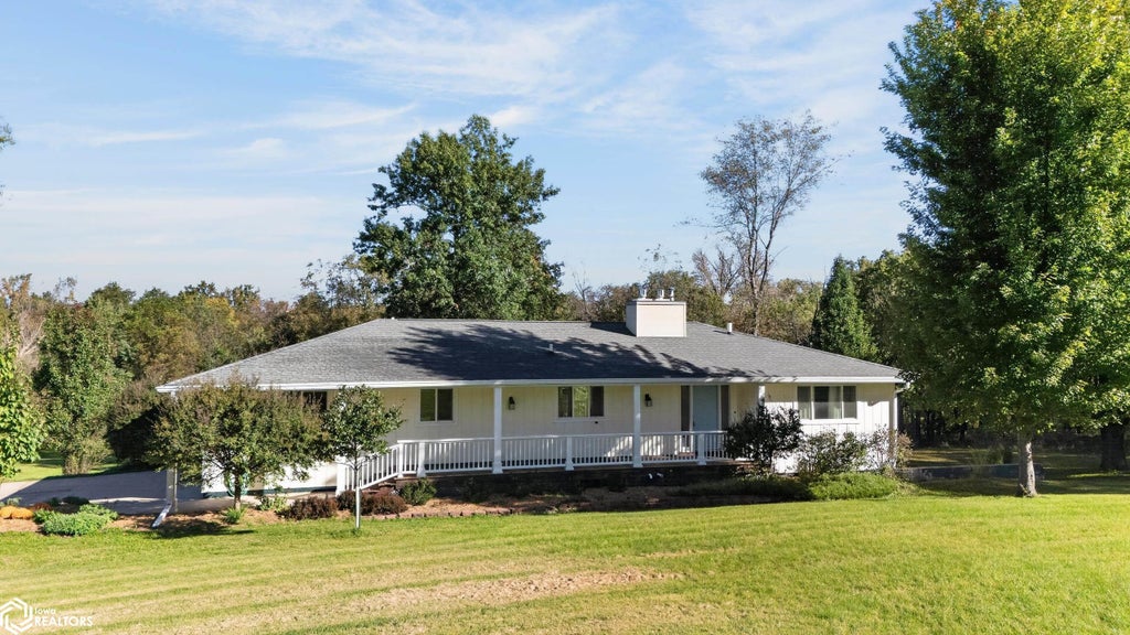 Photo of 1506 Clinton Street, Marshalltown, IA 50158 (MLS # 6343417)