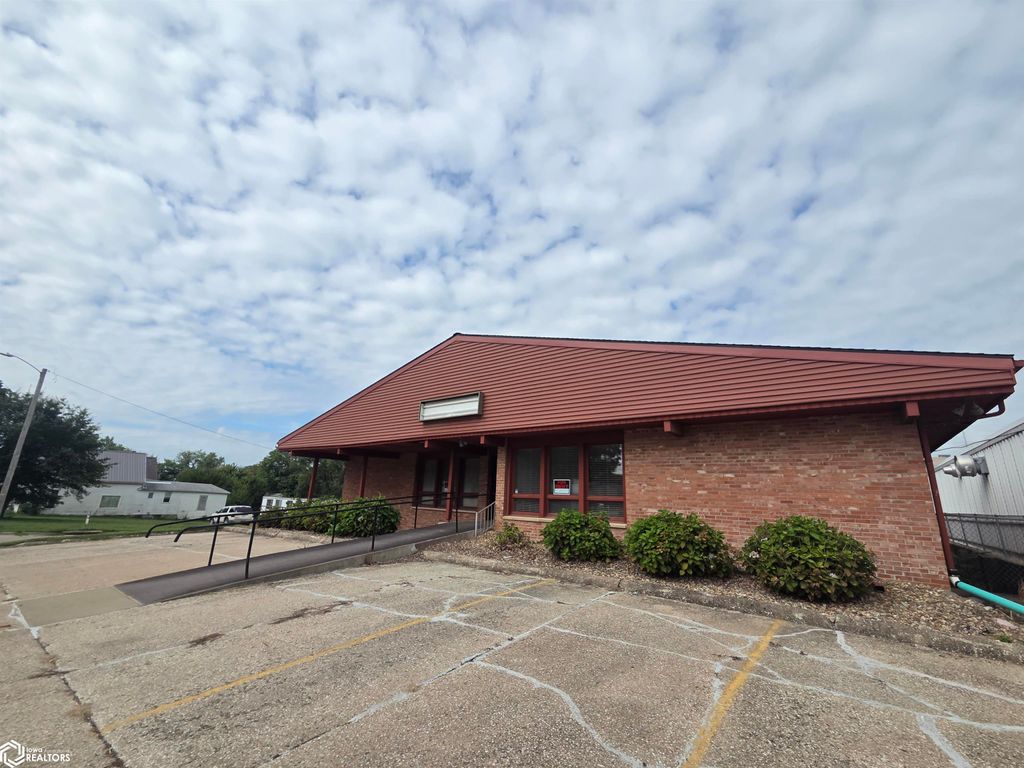 Photo of 207 S Harrison Street, Mount Pleasant, IA 52641 (MLS # 6331149)