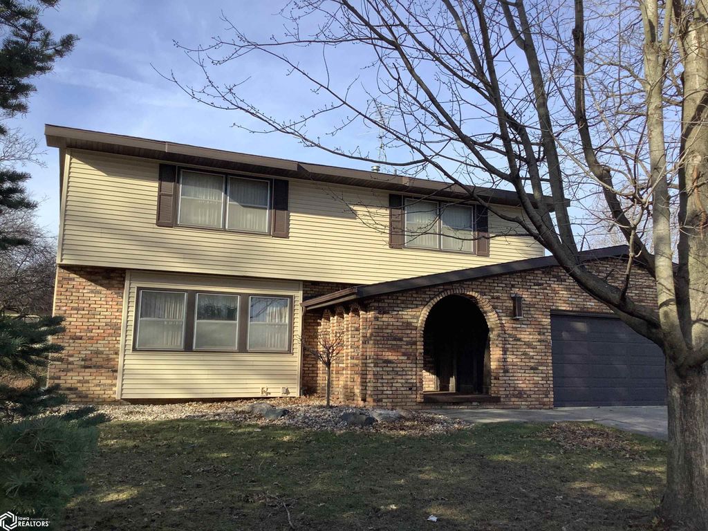 Photo of 708 3Rd Avenue SE, Hampton, IA 50441 (MLS # 6336305)