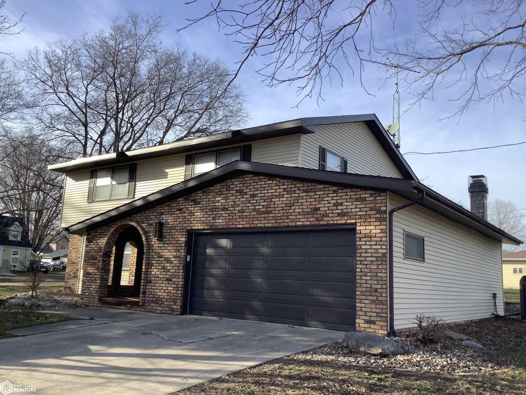 Photo of 708 3Rd Avenue SE, Hampton, IA 50441 (MLS # 6336305)