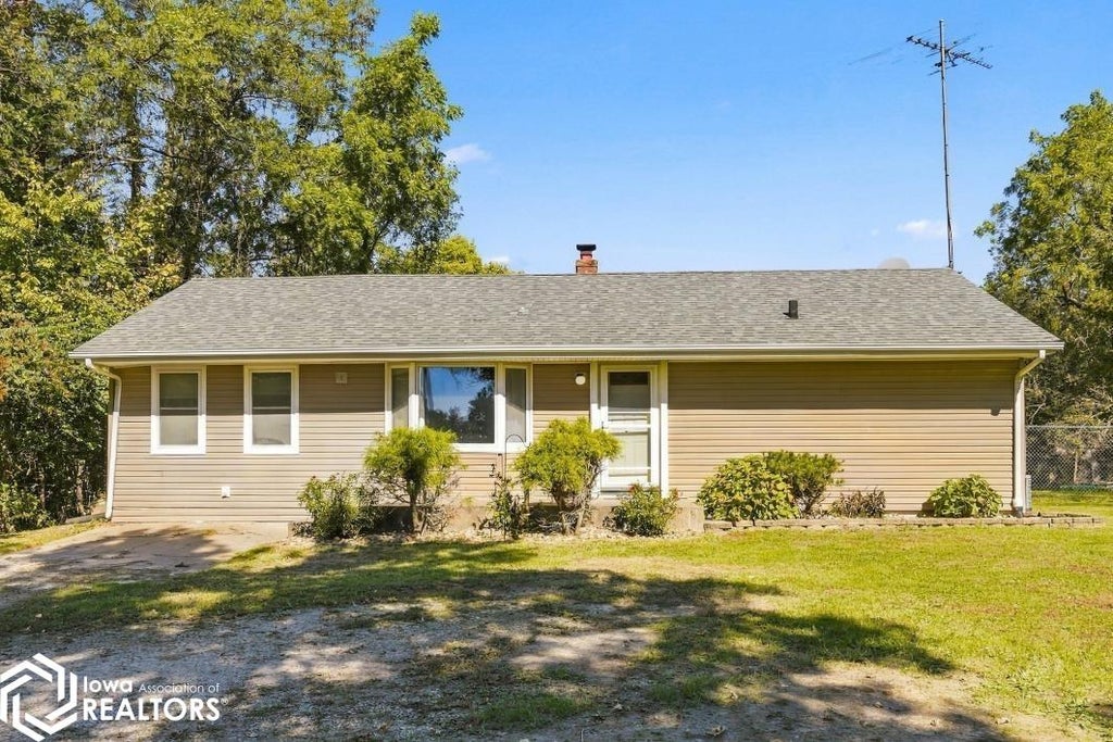 Photo of 15031 Irish Ridge Road, Burlington, IA 52601 (MLS # 6343538)