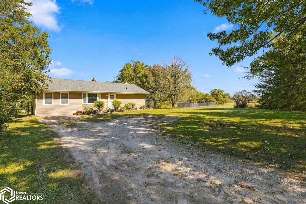 Photo of 15031 Irish Ridge Road, Burlington, IA 52601 (MLS # 6343538)