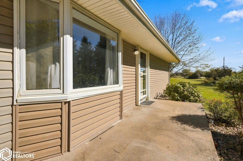 Photo of 15031 Irish Ridge Road, Burlington, IA 52601 (MLS # 6343538)