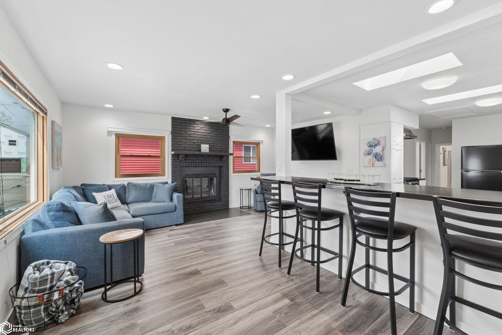 Photo of 104 14th PL Pl S, Clear Lake, IA 50428 (MLS # 6337604)