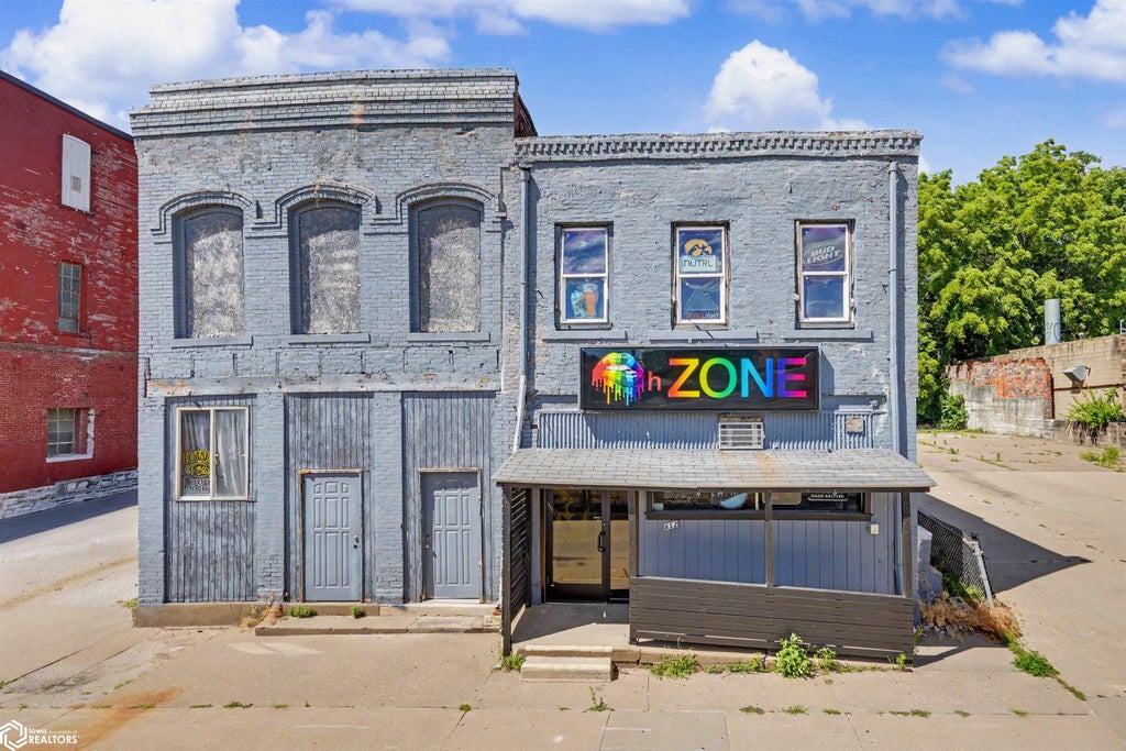Photo of 854 Washington Street, Burlington, IA 52601 (MLS # 6339463)