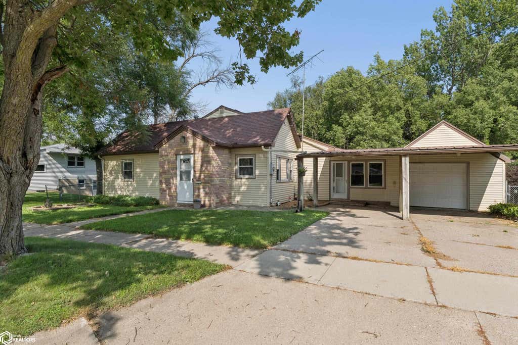 Photo of 812 N 10th Street, Clear Lake, IA 50428 (MLS # 6341347)