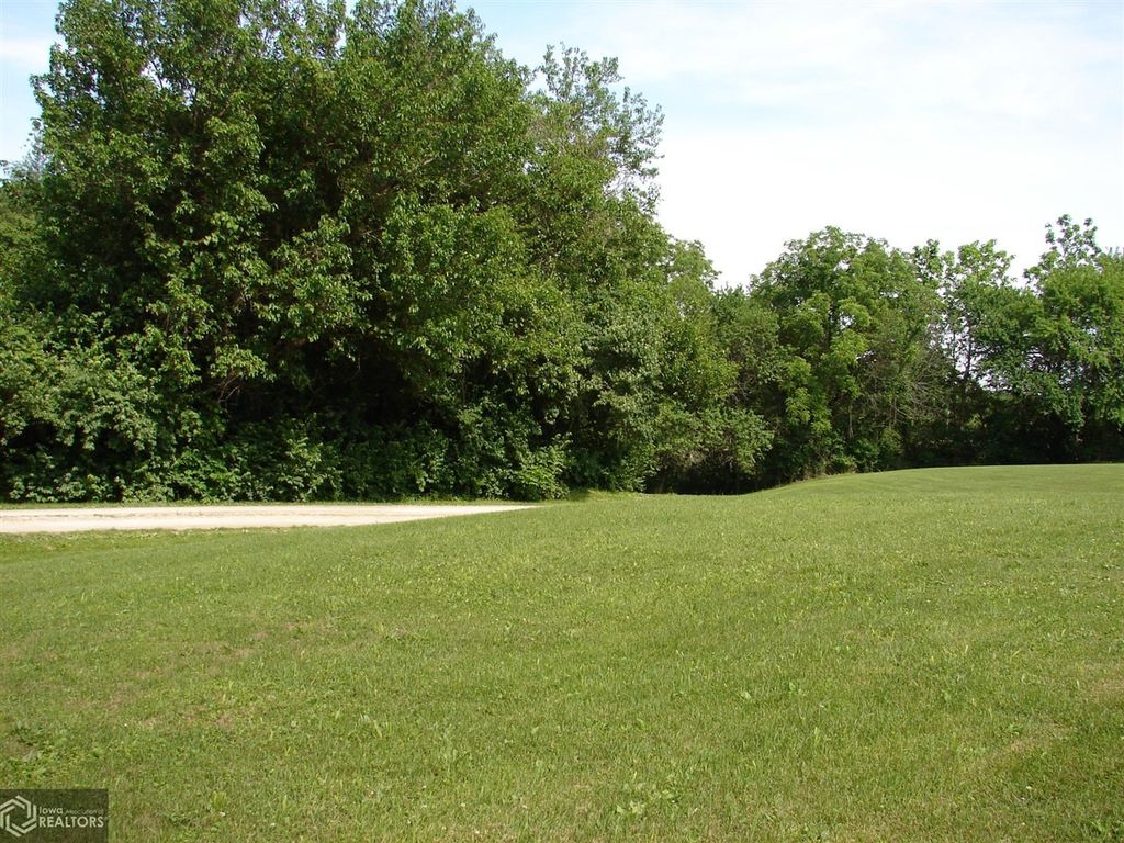 Photo of 0 W Clay Street, Mount Pleasant, IA 52641 (MLS # 6205901)