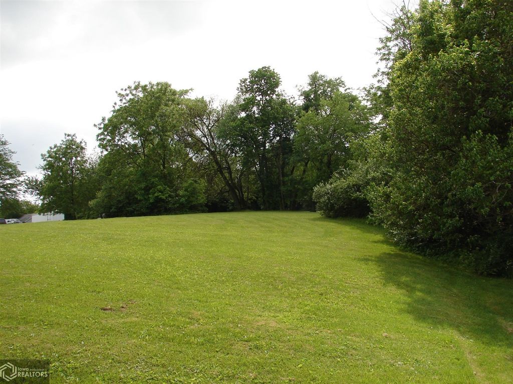Photo of 0 W Clay Street, Mount Pleasant, IA 52641 (MLS # 6205901)