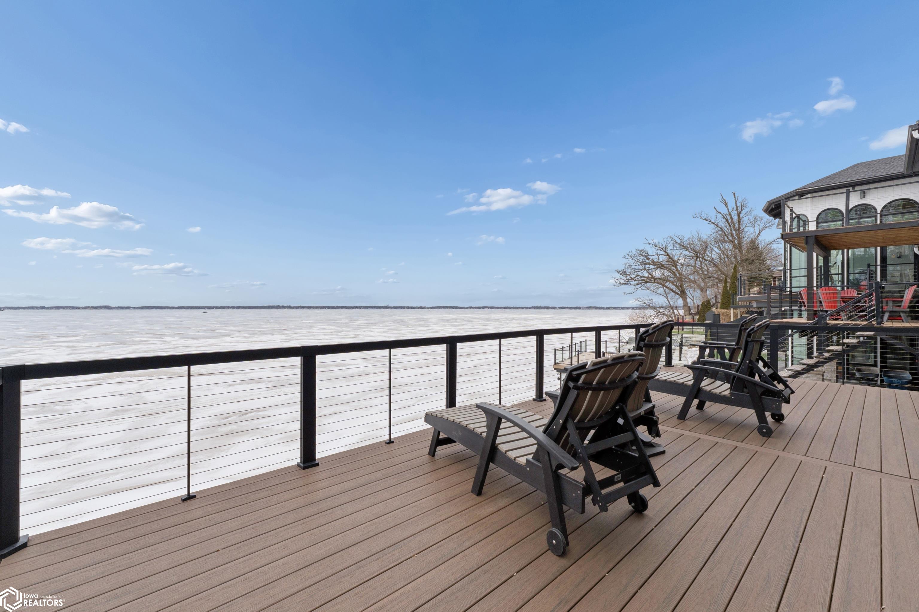 2619 S Lakeview Drive