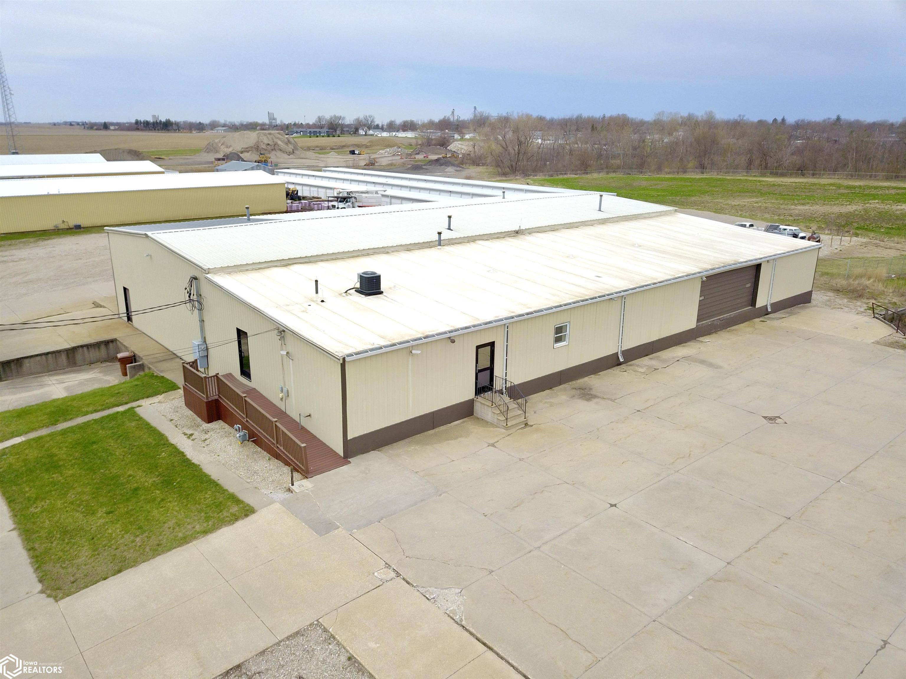 Photo 1 of 20 — 725 Penrose Street, Grinnell, IA 50112