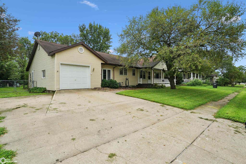 Photo of 104 W Second St. ST, Mount Pleasant, IA 52641 (MLS # 6341667)