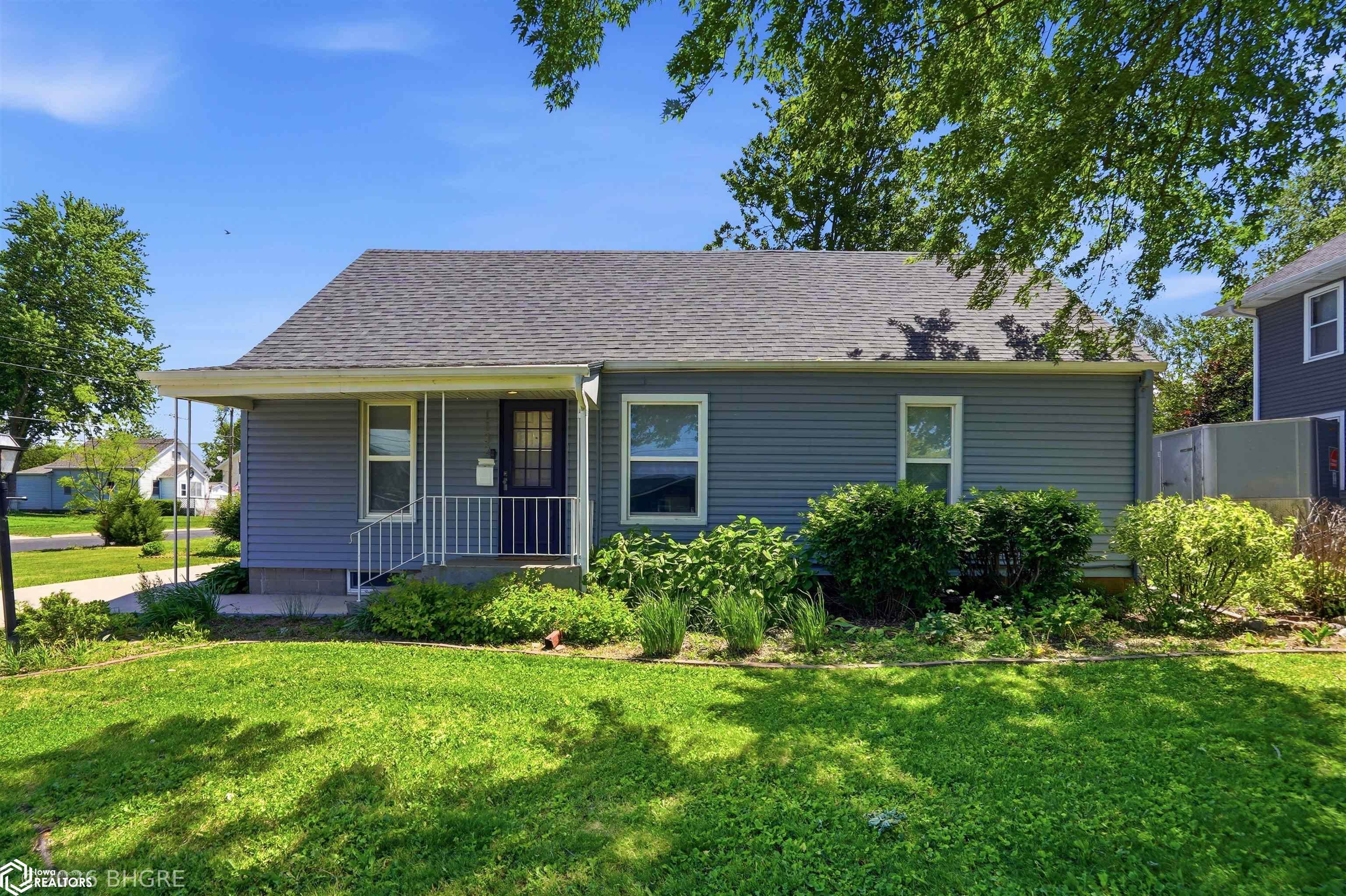 Photo 1 of 33 — 1132 Ann Street, Grinnell, IA 50112