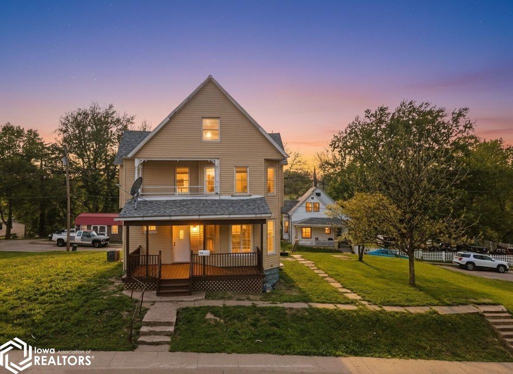 Photo of 253 S Central Avenue, Burlington, IA 52601 (MLS # 6337725)