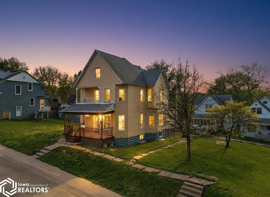 Photo of 253 S Central Avenue, Burlington, IA 52601 (MLS # 6337725)