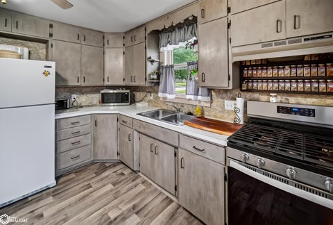 Tiny photo for 1021 1St Avenue, Ackley, IA 50601 (MLS # 6342378)