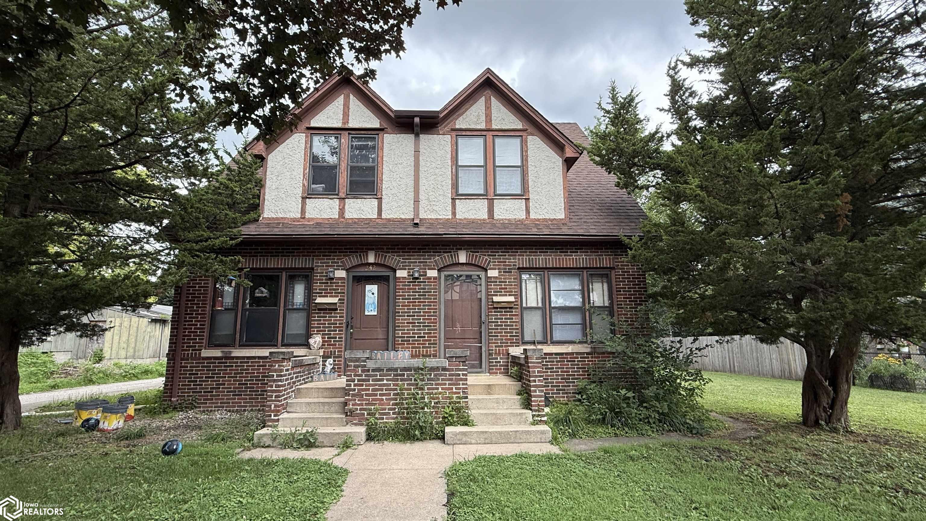 Photo 1 of 14 — 242 14th Street SE, Mason City, IA 50401