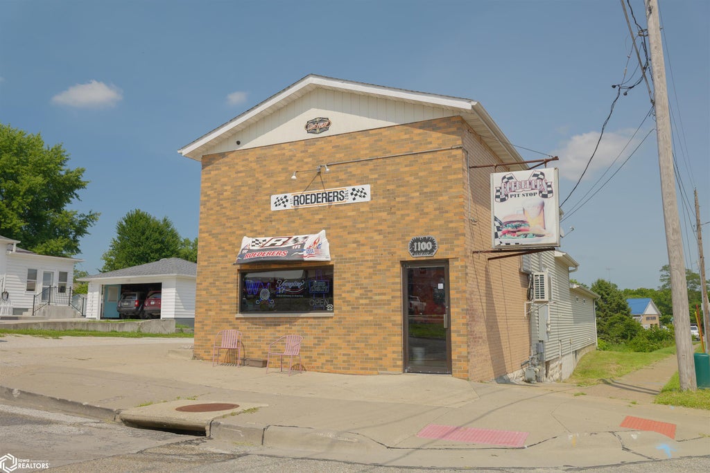 Photo of 1100 Chalfant Street, Burlington, IA 52601 (MLS # 6340693)