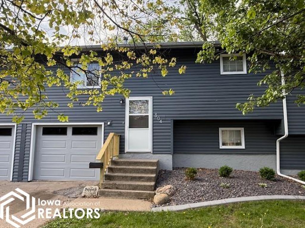 Photo of 304 W State Street, Mount Pleasant, IA 52641 (MLS # 6337961)