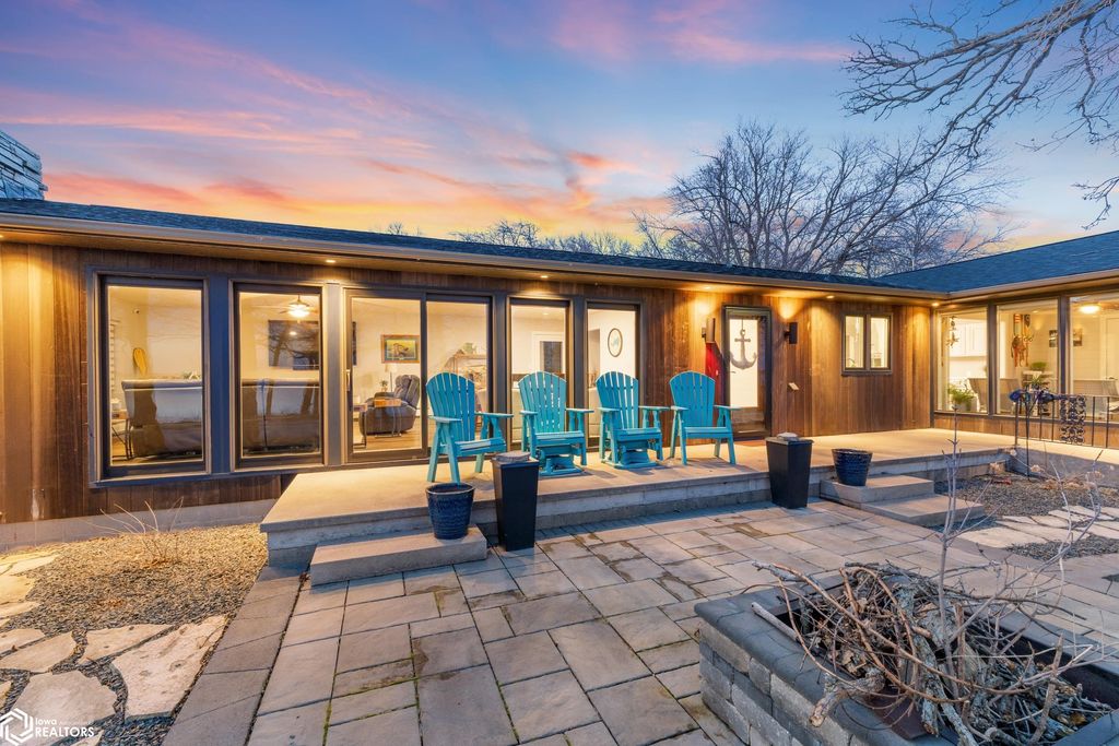 Photo of 2502 N Shore Drive, Clear Lake, IA 50428 (MLS # 6336300)