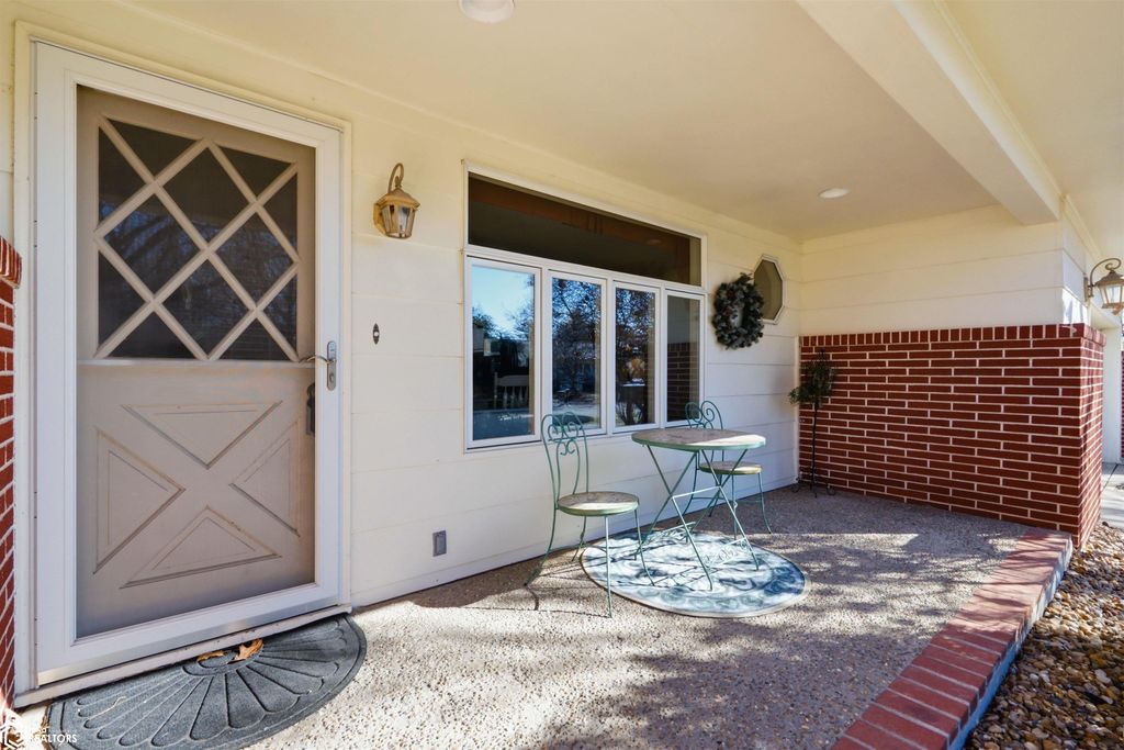 Photo of 803 E Pine Ct. Ct, Mount Pleasant, IA 52641 (MLS # 6336248)