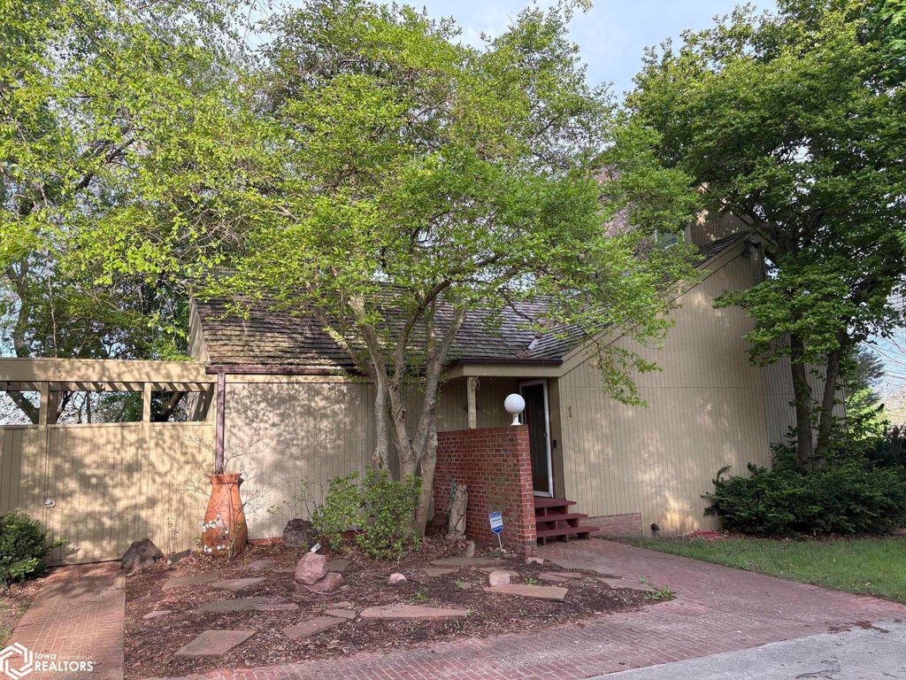 Photo of 1 Robin Hill Lane, Red Oak, IA 51566 (MLS # 6337716)