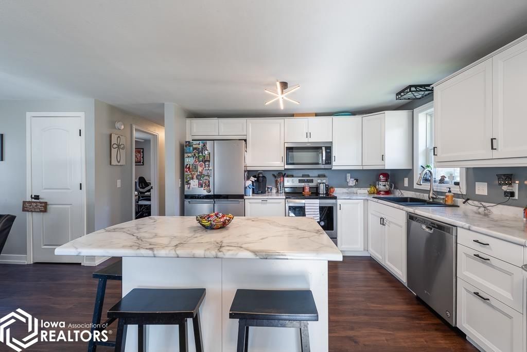 Photo of 404 Elm Street, Bloomfield, IA 52537 (MLS # 6333390)