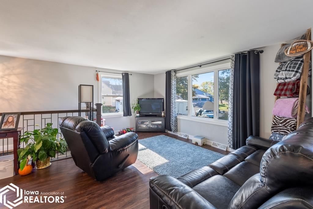 Photo of 404 Elm Street, Bloomfield, IA 52537 (MLS # 6333390)