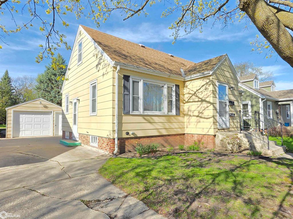 Photo of 722 10th St NE St, Mason City, IA 50401 (MLS # 6337461)