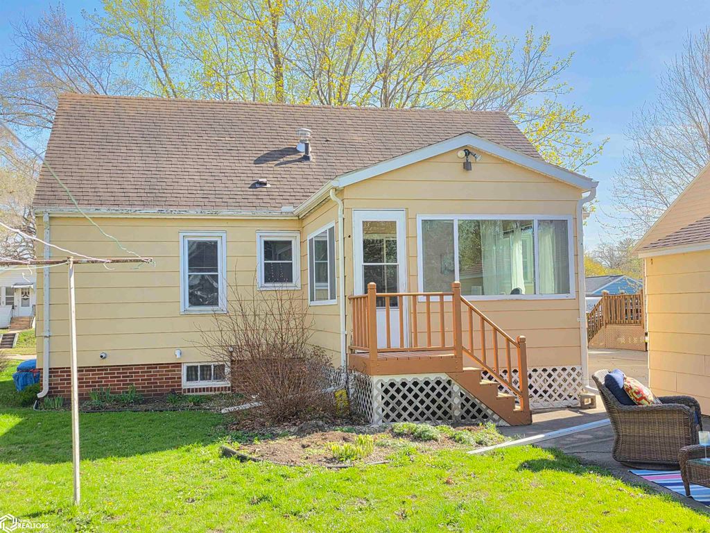 Photo of 722 10th St NE St, Mason City, IA 50401 (MLS # 6337461)