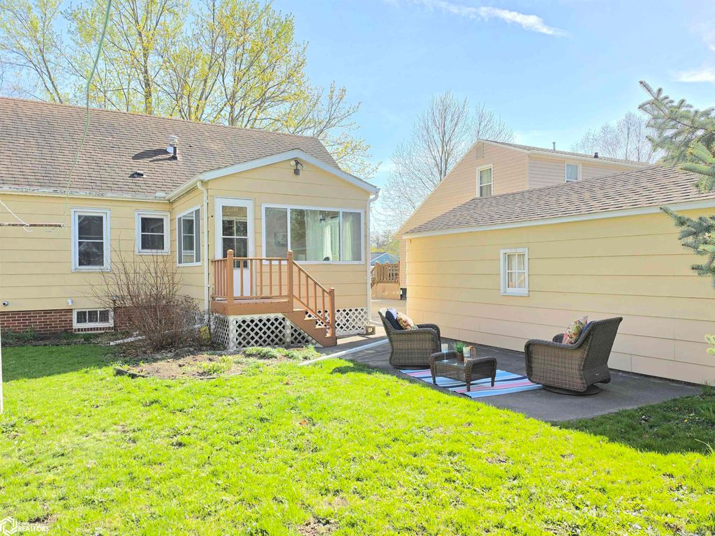 Photo of 722 10th St NE St, Mason City, IA 50401 (MLS # 6337461)