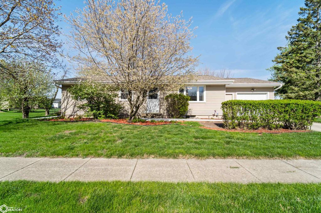 Photo of 914 S 12th Street, Nevada, IA 50201 (MLS # 6337563)