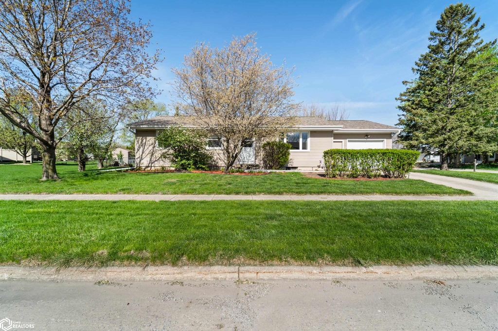 Photo of 914 S 12th Street, Nevada, IA 50201 (MLS # 6337563)