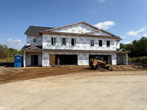 204 Stonebrook Ct Clear Lake IA 50428